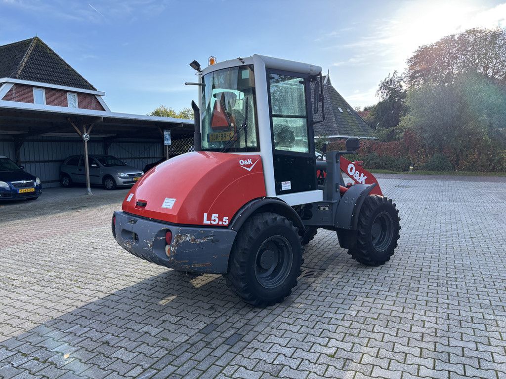 O&K L5.5 Shovel met Bak en Palletbord.