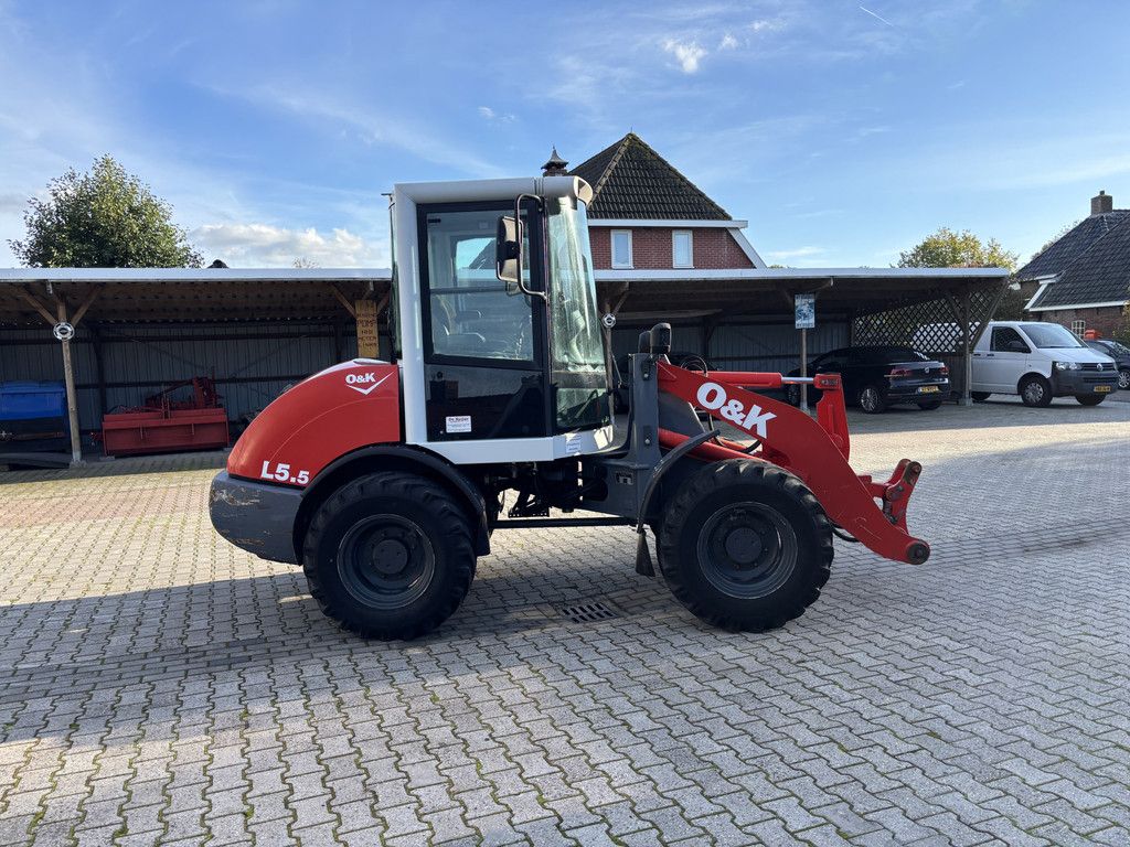 O&K L5.5 Shovel met Bak en Palletbord.