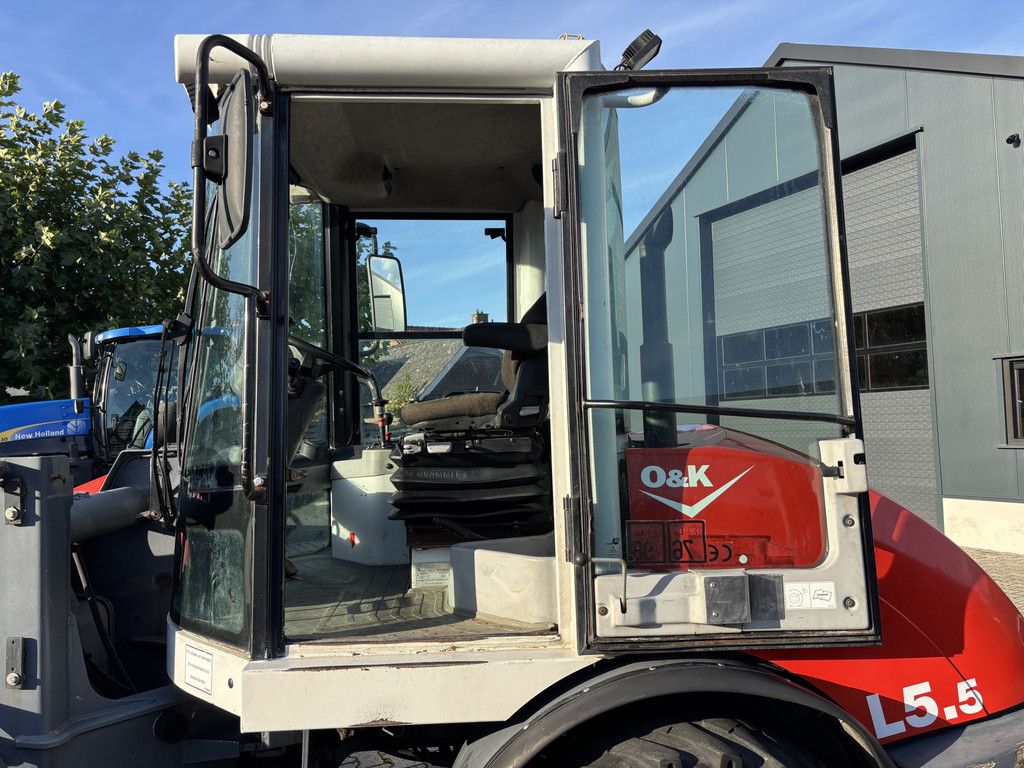 O&K L5.5 Shovel met Bak en Palletbord.