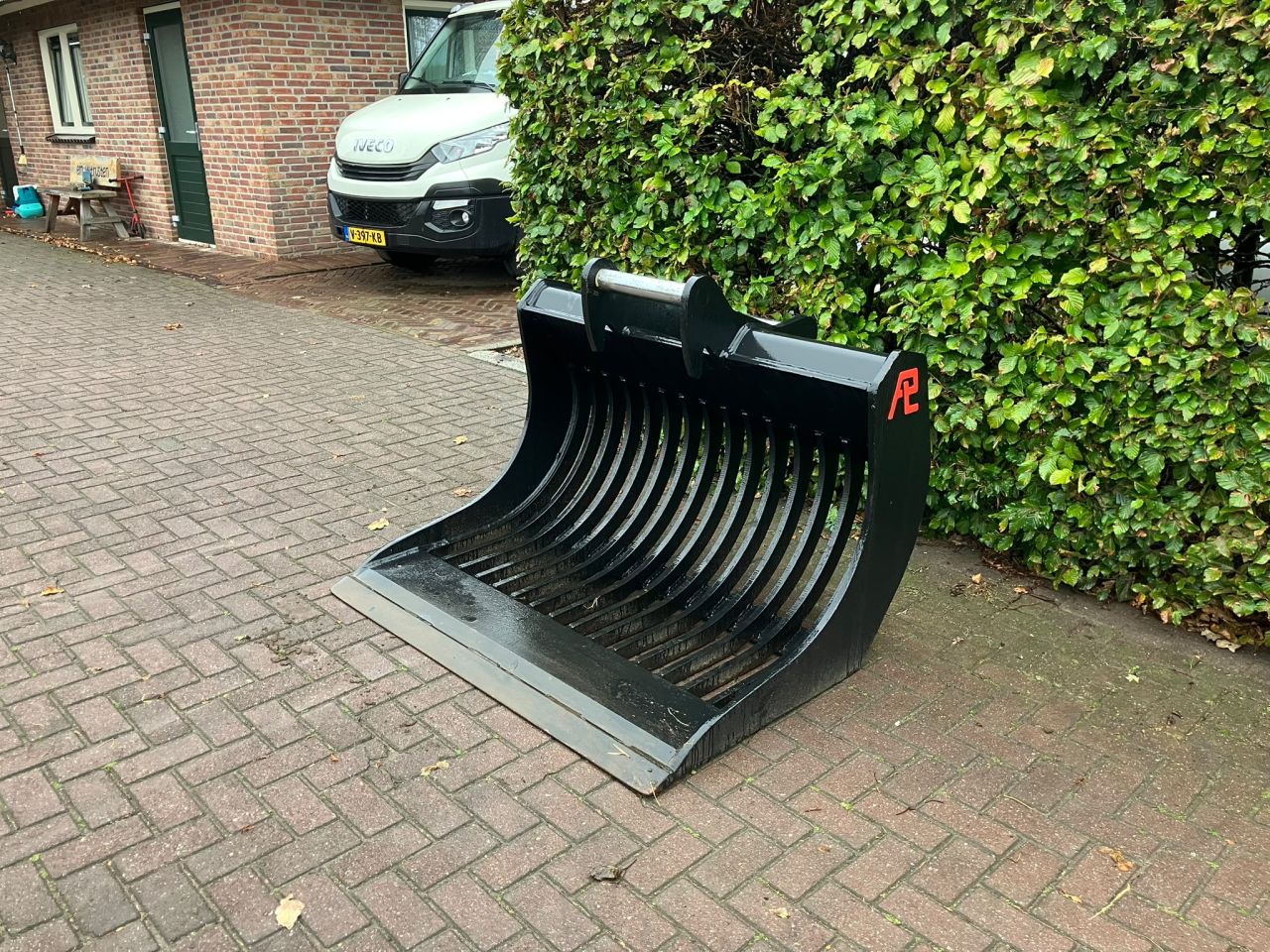 Nette Pladdet puinbak S60 aansluiting Z.g.a.n. Inhoud 745L