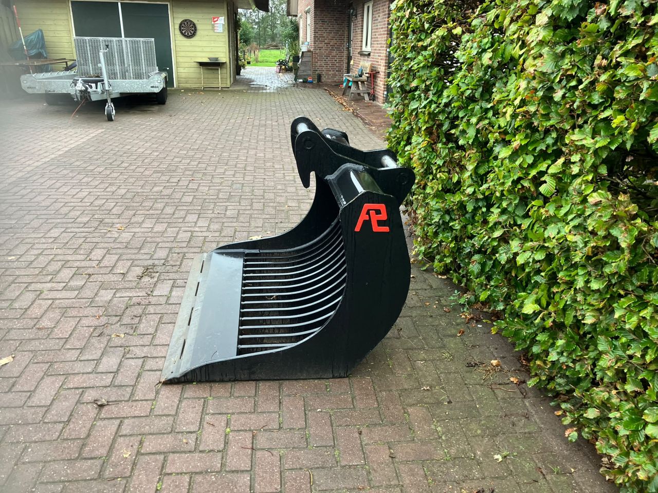 Nette Pladdet puinbak S60 aansluiting Z.g.a.n. Inhoud 745L