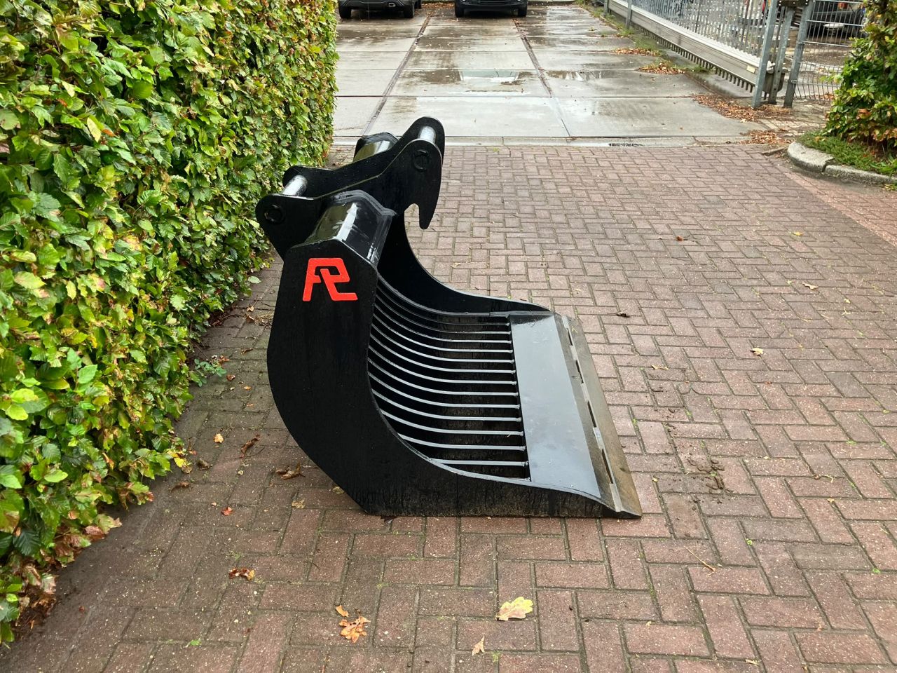 Nette Pladdet puinbak S60 aansluiting Z.g.a.n. Inhoud 745L