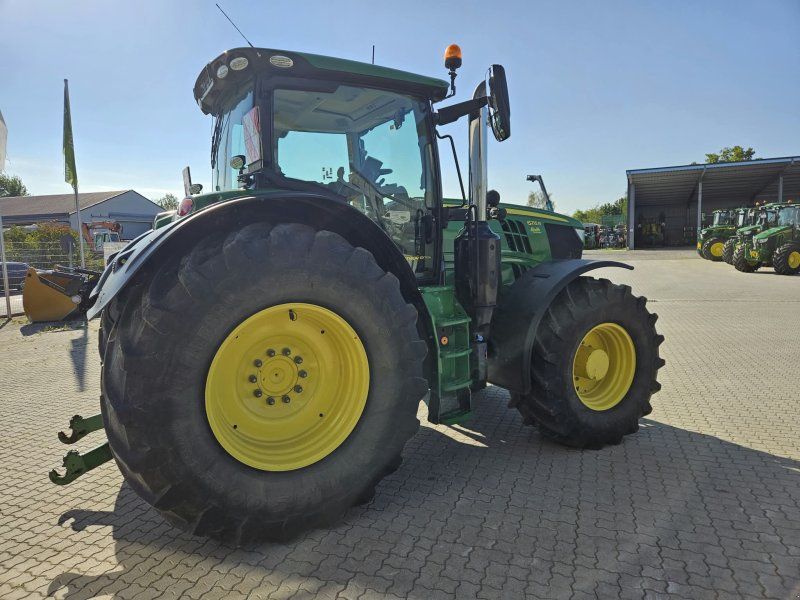 John Deere 6215R