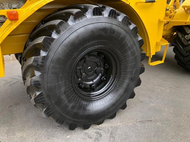 Kirovets K700A V8