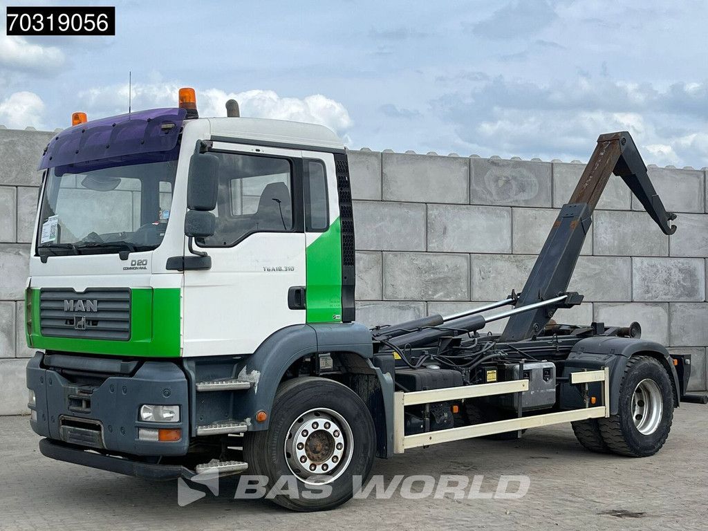 MAN TGA 18.310 4X2 14 tons hooklift steelsuspension Manual Euro 2