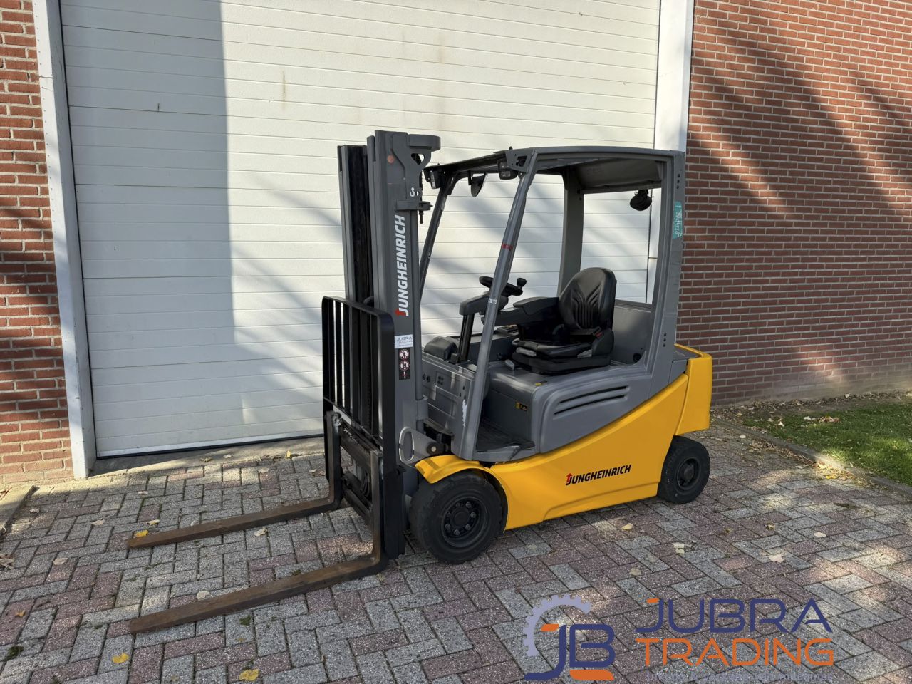 Jungheinrich EFG318 Electric Forklift | 2018 | 8000H 1.8T 4.45M