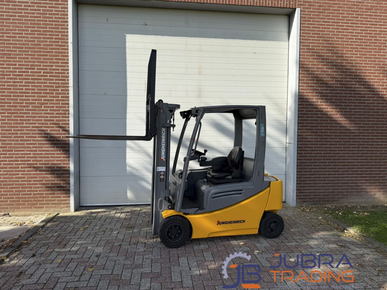 Jungheinrich EFG318 Electric Forklift | 2018 | 8000H 1.8T 4.45M