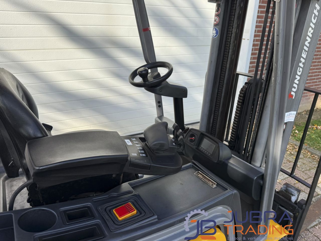 Jungheinrich EFG318 Electric Forklift | 2018 | 8000H 1.8T 4.45M