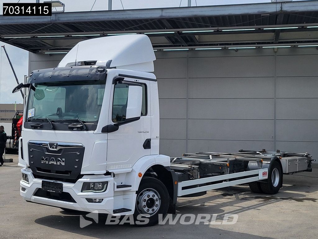 MAN TGM 15.250 4X2 42.000 kms! 15 tons BDF Automatic Full Air suspension Euro 6