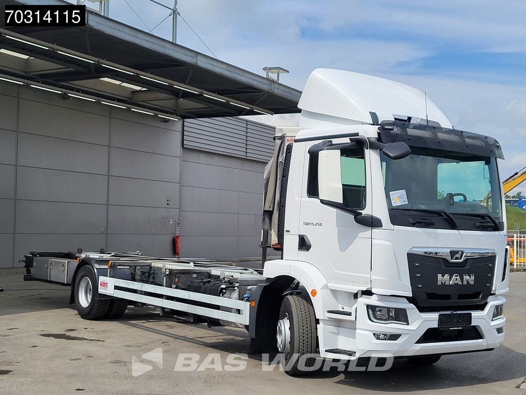 MAN TGM 15.250 4X2 42.000 kms! 15 tons BDF Automatic Full Air suspension Euro 6