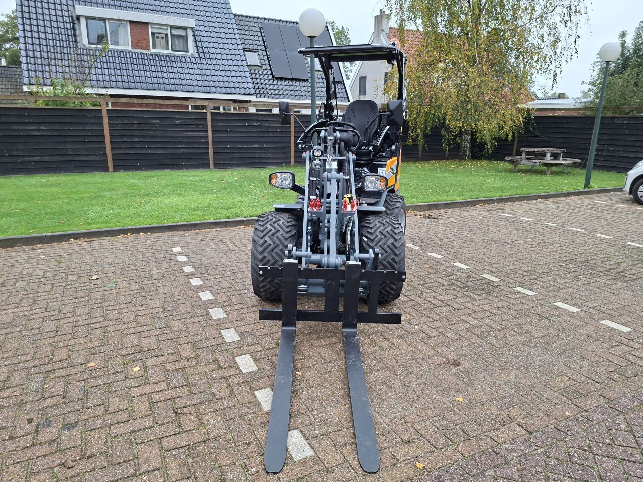 GiANT G2300 X-tra HD shovel / kniklader - ex-Demo - Aanbieding