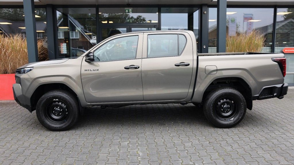 Toyota Hilux 2.8 D-4D MHEV DUBBEL CABINE ACTIVE A/T 4WD