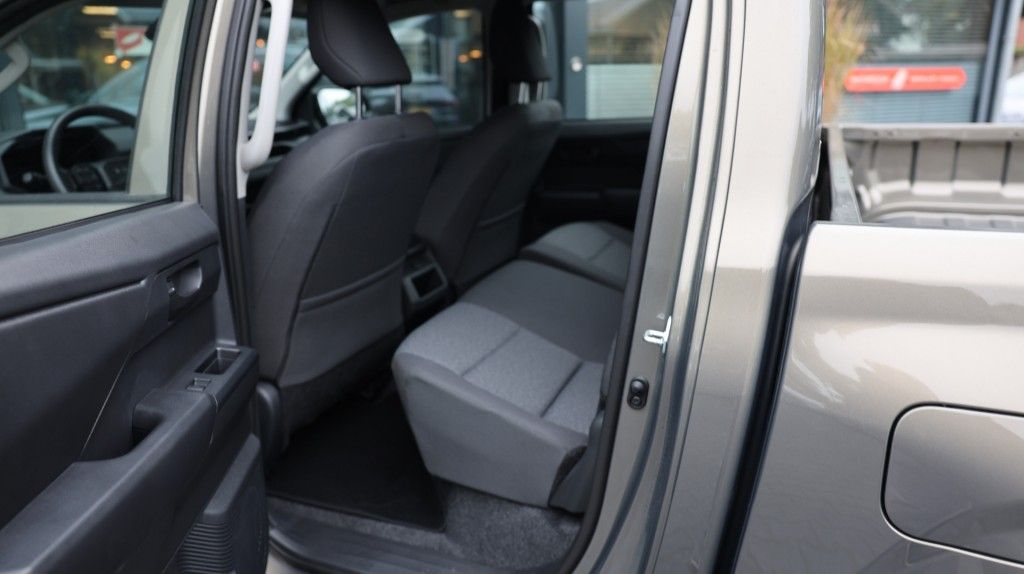 Toyota Hilux 2.8 D-4D MHEV DUBBEL CABINE ACTIVE A/T 4WD