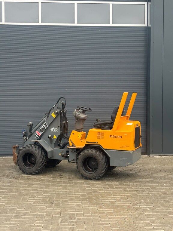 Giant D262