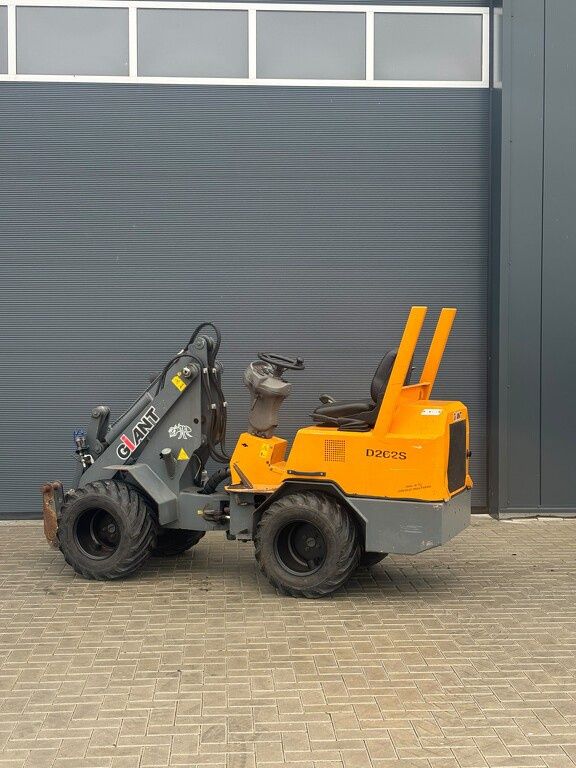 Giant D262