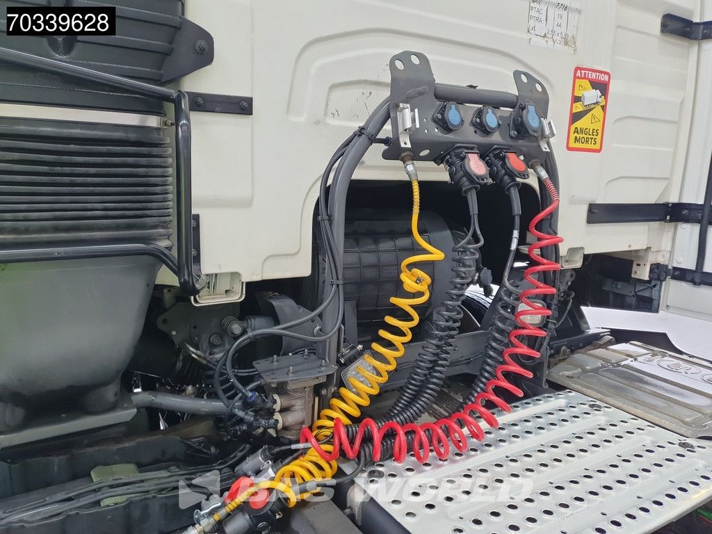 Volvo FM 460 4X2 Globe 2x Tanks Navi