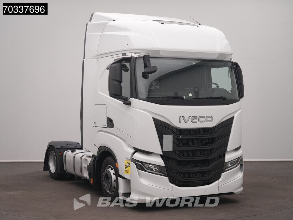 Iveco S-Way 460 4X2 Mega 2x Tanks Standklima Navi ACC
