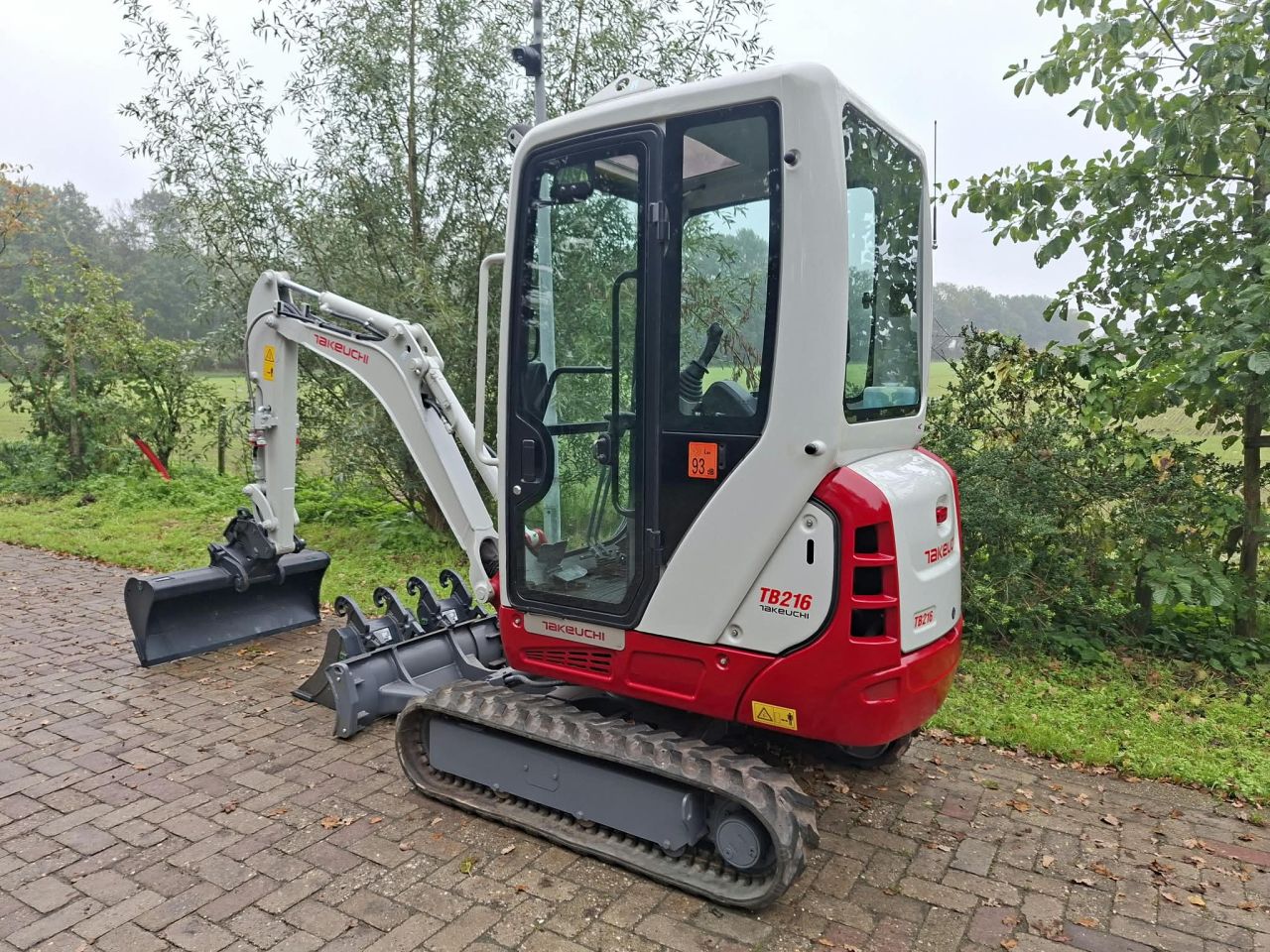 Takeuchi TB216 | bj 2022/2023 | 856 uur | kantelstuk | 3 bakken