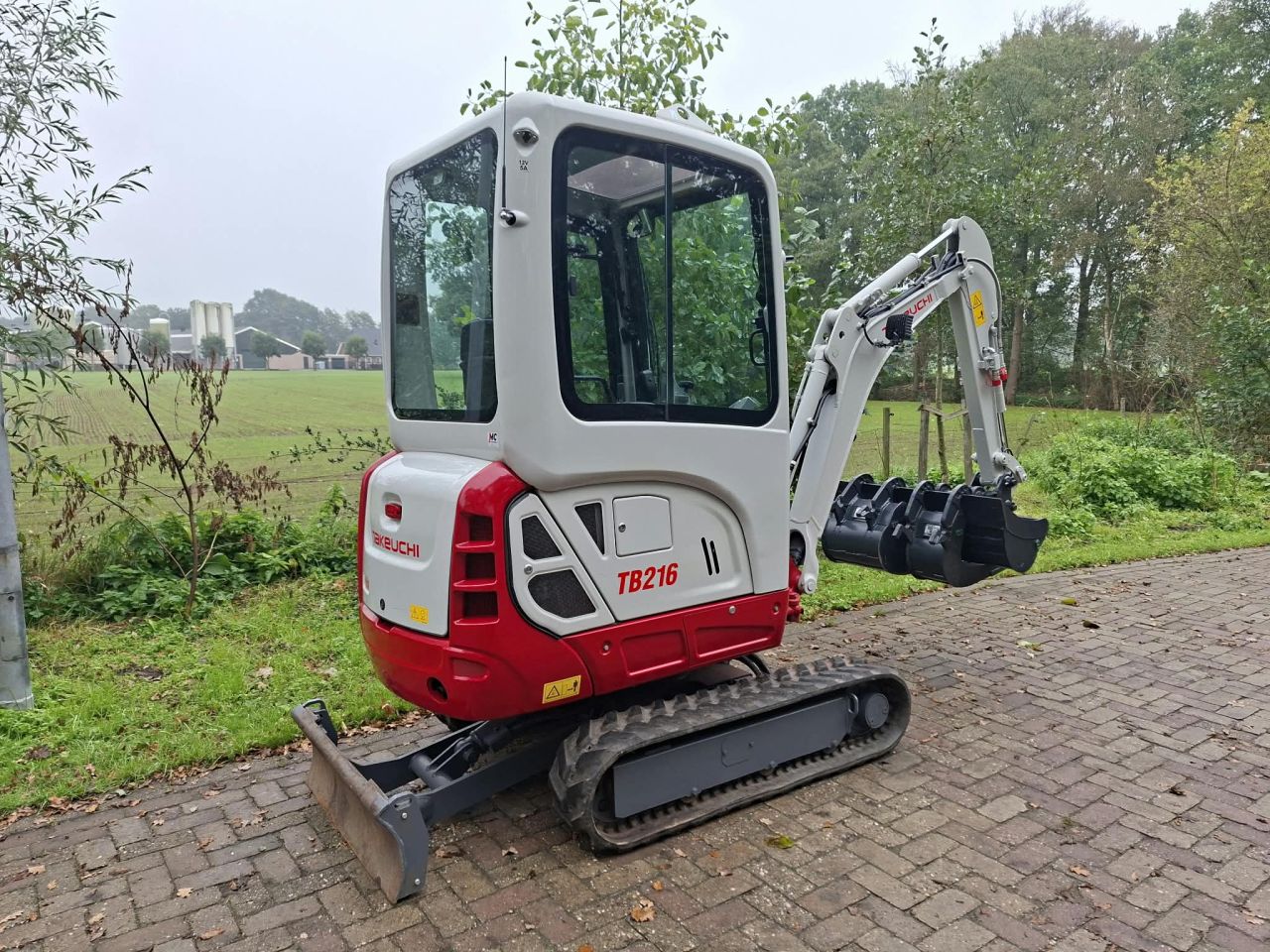 Takeuchi TB216 | bj 2022/2023 | 856 uur | kantelstuk | 3 bakken