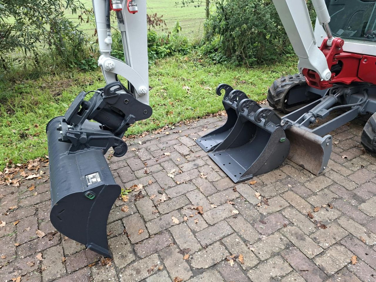 Takeuchi TB216 | bj 2022/2023 | 856 uur | kantelstuk | 3 bakken