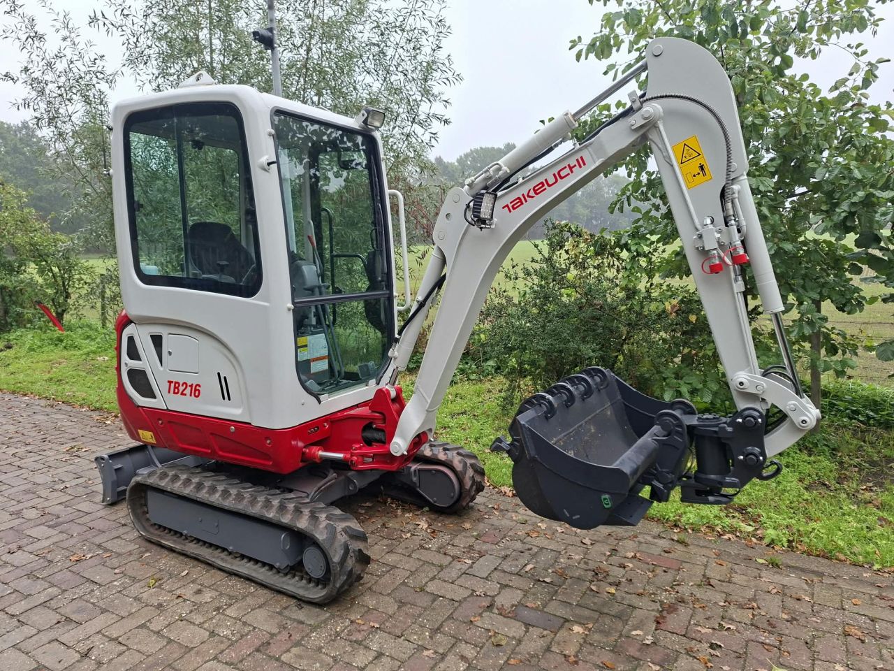 Takeuchi TB216 | bj 2022/2023 | 856 uur | kantelstuk | 3 bakken