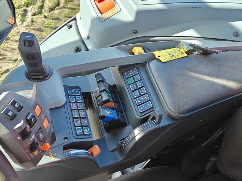 Valtra T214 m. Flisvogn fra Kronos / Alsidig Maskinfabrik