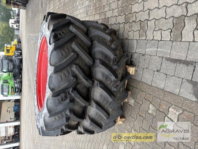 BKT PFLEGEBEREIFUNG 380 / 85 R 24 + 420 / 85 R 38