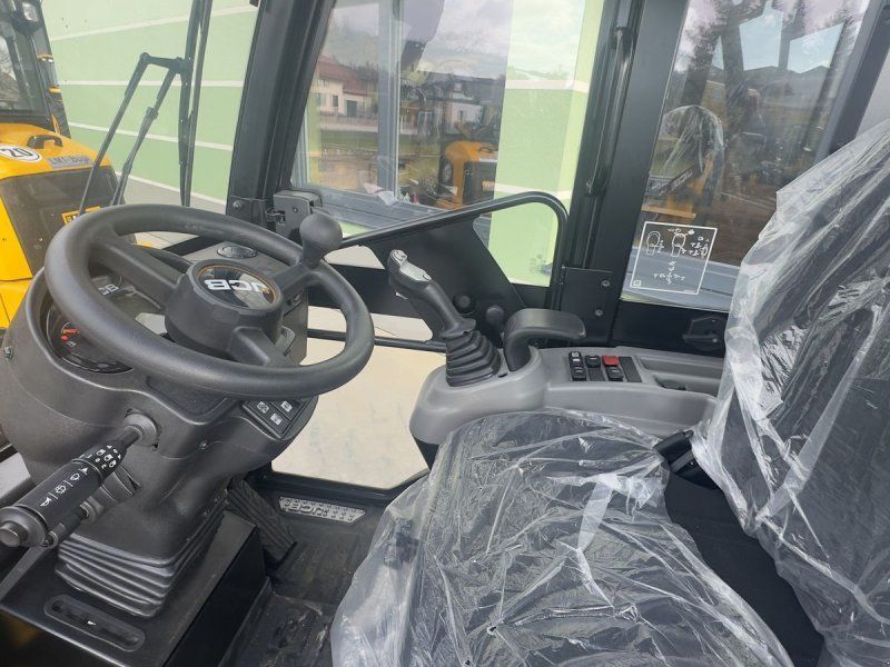 JCB 403 AGRI-PLUS