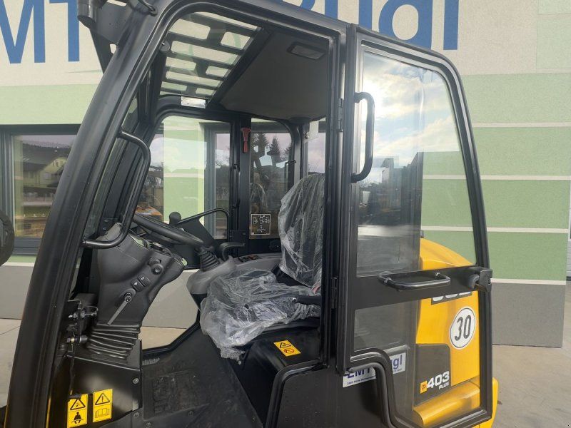 JCB 403 AGRI-PLUS