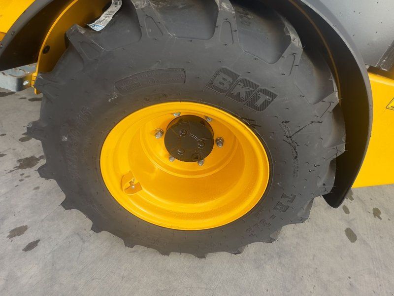 JCB 403 AGRI-PLUS