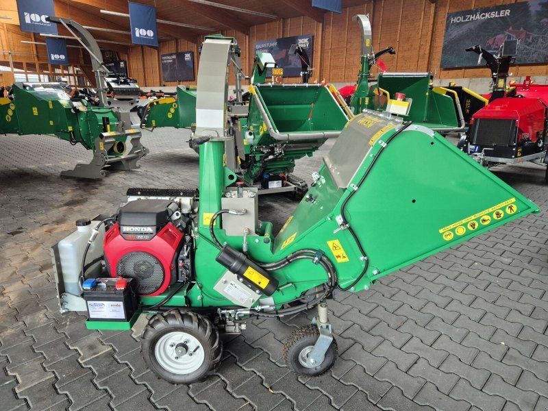 HS 100 MR PRO Holzhacker /Holzhäcksler mit Benzinmotor und Radantri