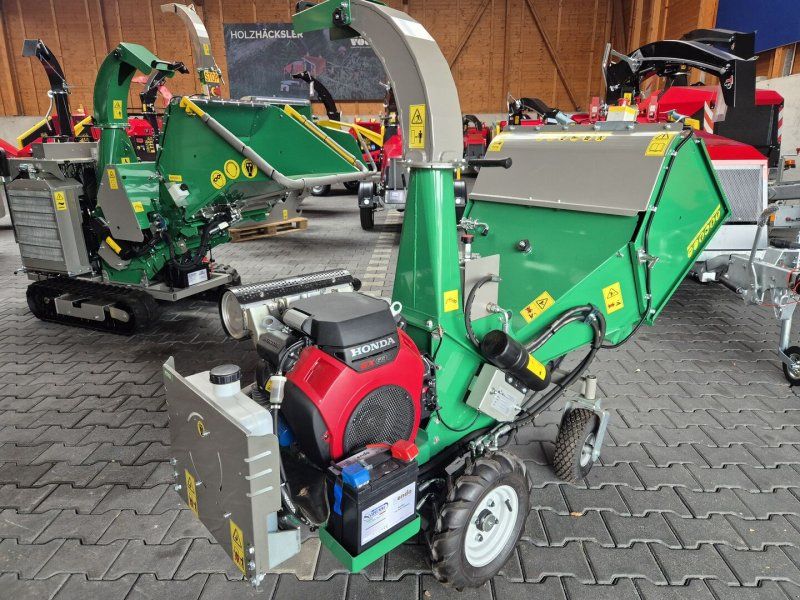 HS 100 MR PRO Holzhacker /Holzhäcksler mit Benzinmotor und Radantri