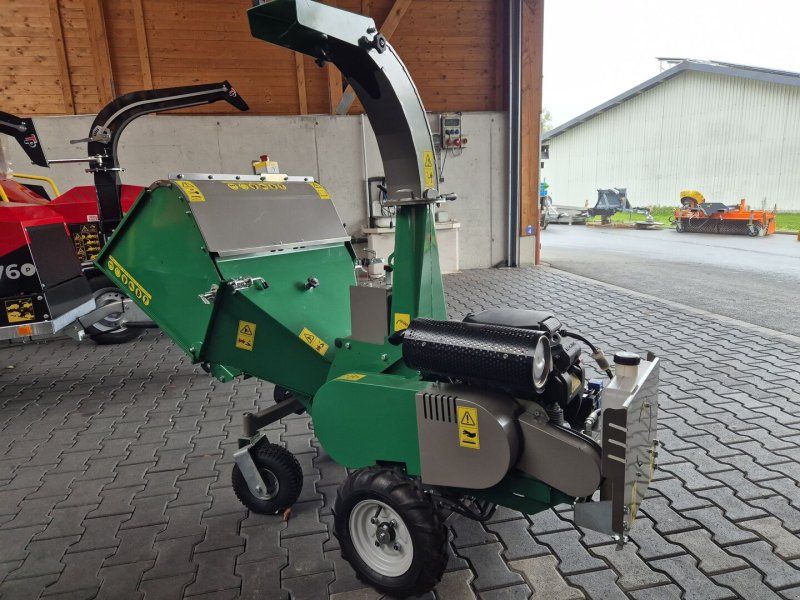 HS 100 MR PRO Holzhacker /Holzhäcksler mit Benzinmotor und Radantri