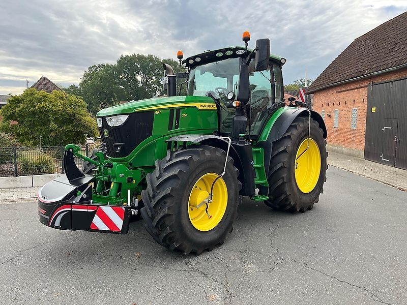 John Deere 6R250