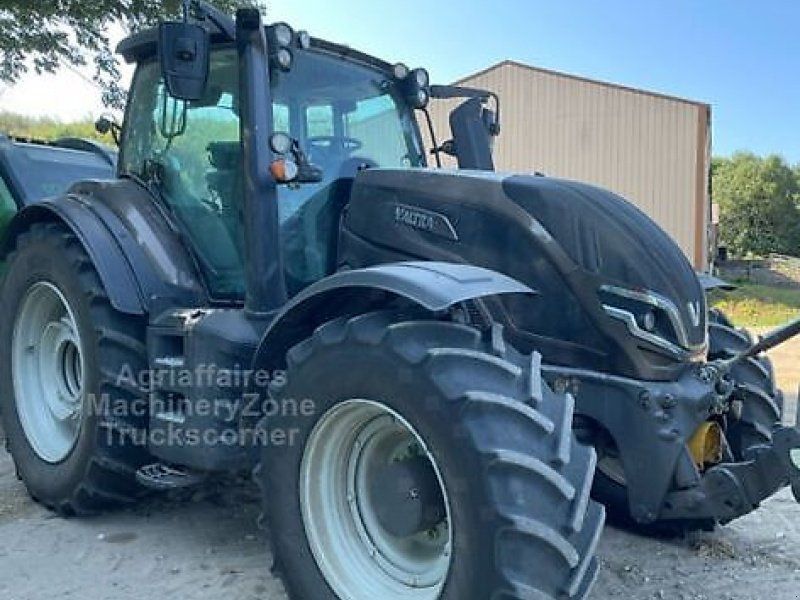Valtra T235