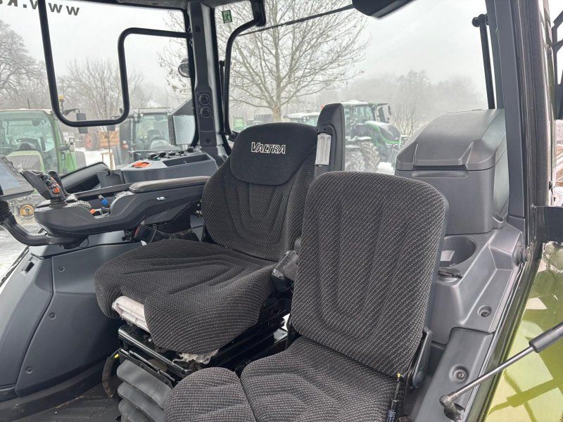 Valtra Q305