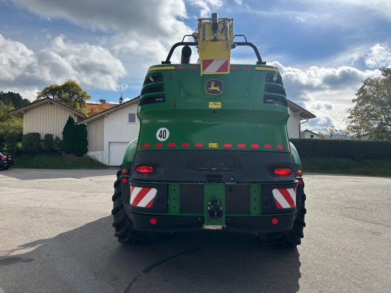 John Deere 8300
