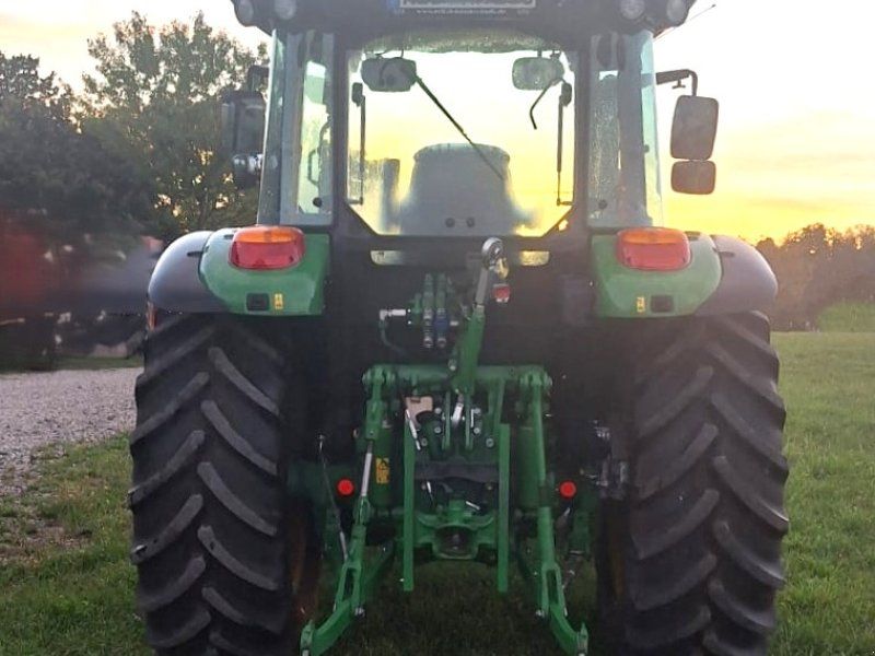 John Deere 5090 M