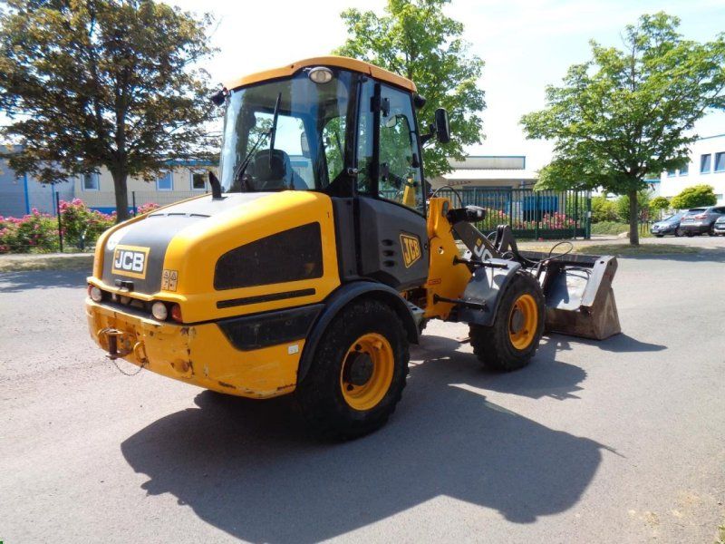 JCB 407 T4  Klappschaufel + Gabel