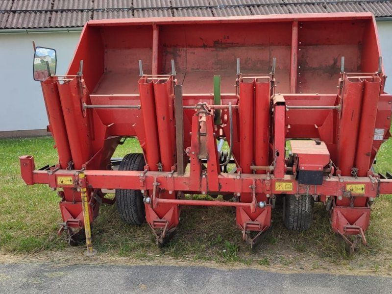 Kverneland UN 3100 4-Reihig