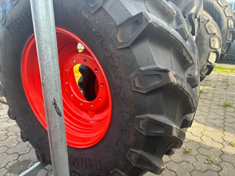 Trelleborg 650/65R42 + 600/65R28 TM 800 Claas Arion