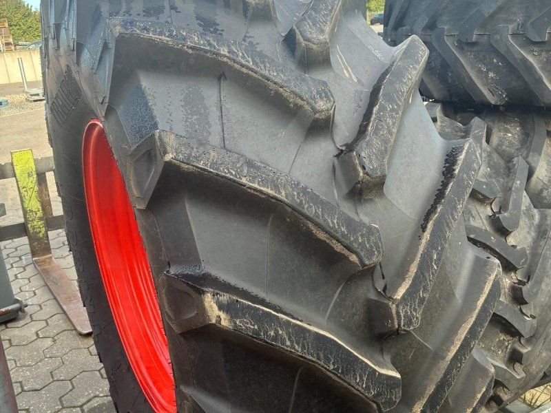 Trelleborg 650/65R42 + 600/65R28 TM 800 Claas Arion