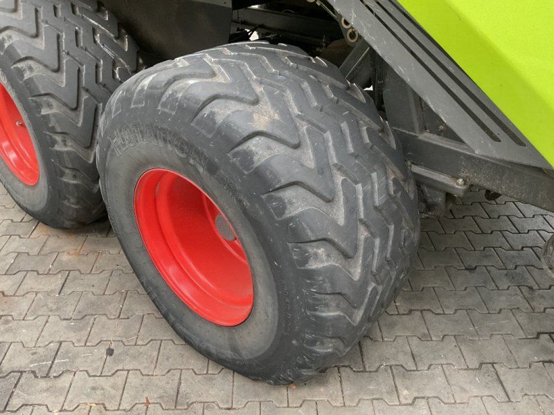 Claas Quadrant 3300 FC