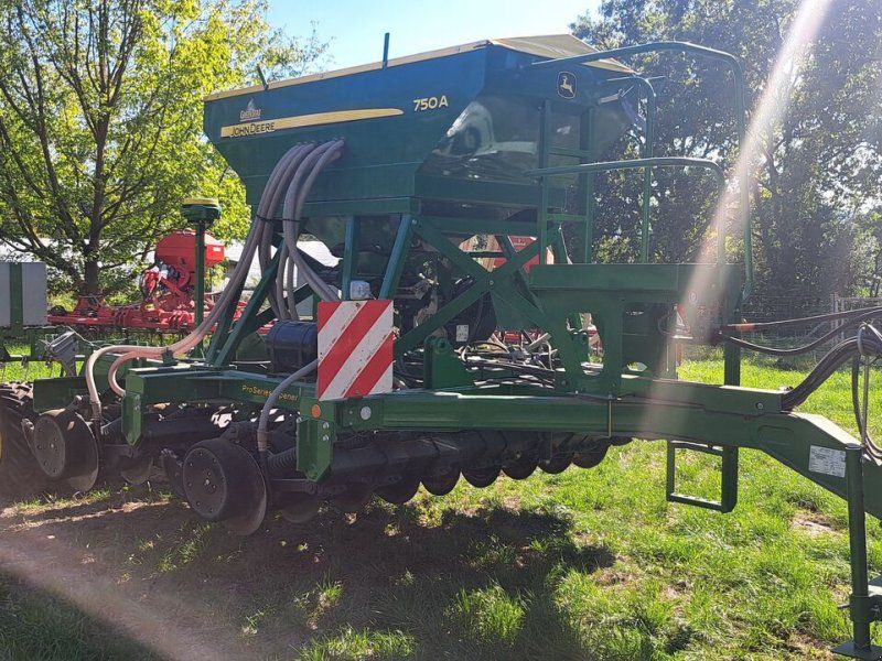 John Deere 750A