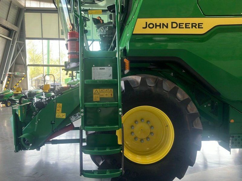 John Deere T5 400