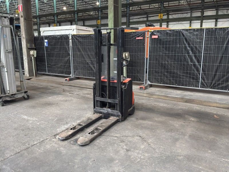 BT Staxio SWE100 Electric Walkie Stacker