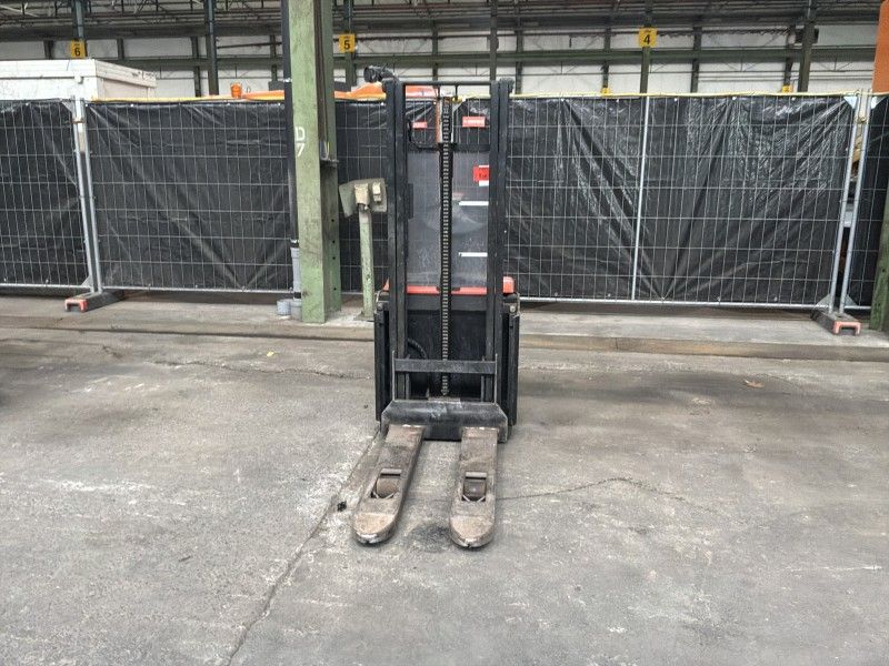 BT Staxio SWE100 Electric Walkie Stacker