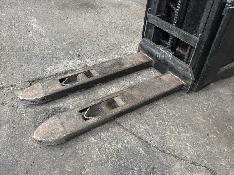 BT Staxio SWE100 Electric Walkie Stacker