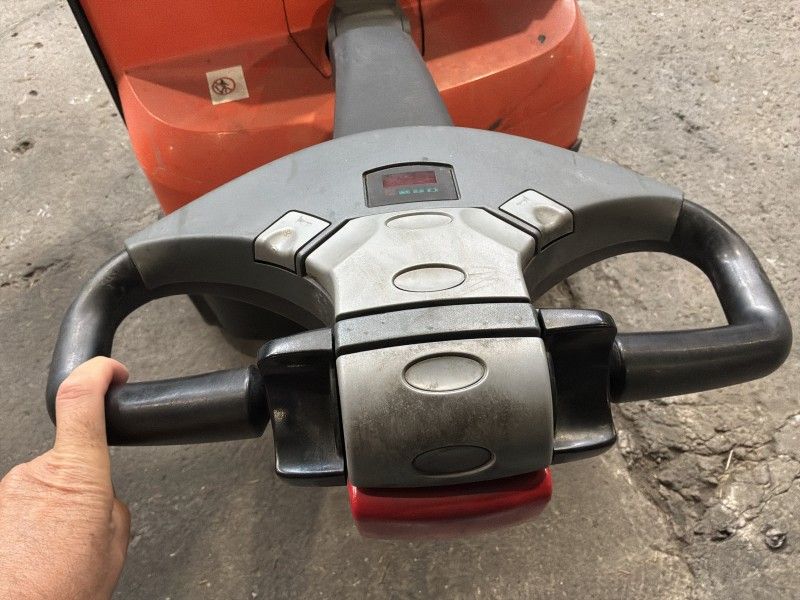 BT Staxio SWE100 Electric Walkie Stacker