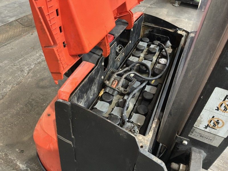 BT Staxio SWE100 Electric Walkie Stacker